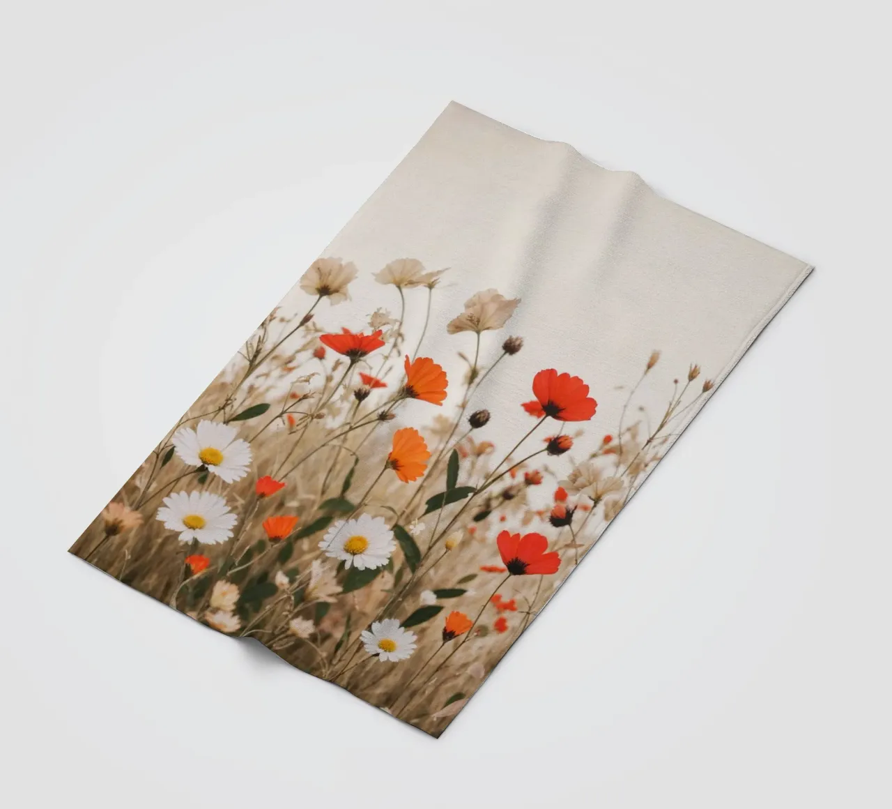 Campo di fiori selvatici con papaveri coperta in pile da VintageBotanics