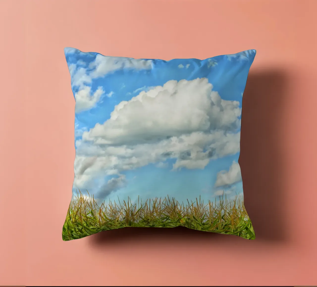 Cornfield Dreams – Where Earth Meets Sky cuscino da Curious Collections by Marielle Leenders