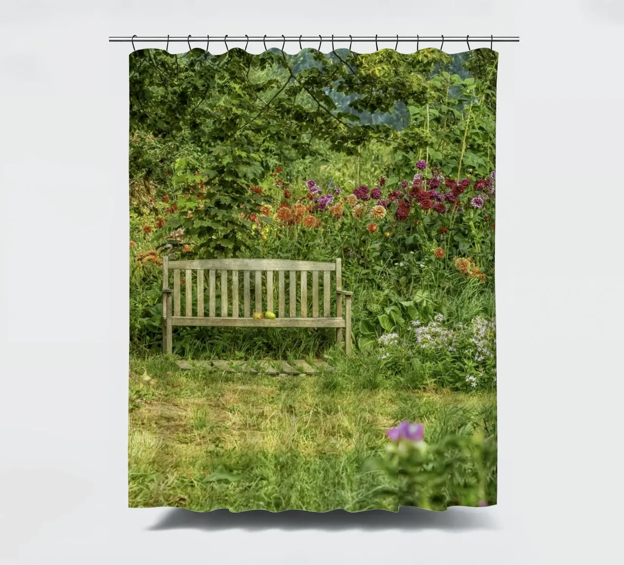 Bench nestled within a vibrant flower garden tenda da doccia da Curious Collections by Marielle Leenders