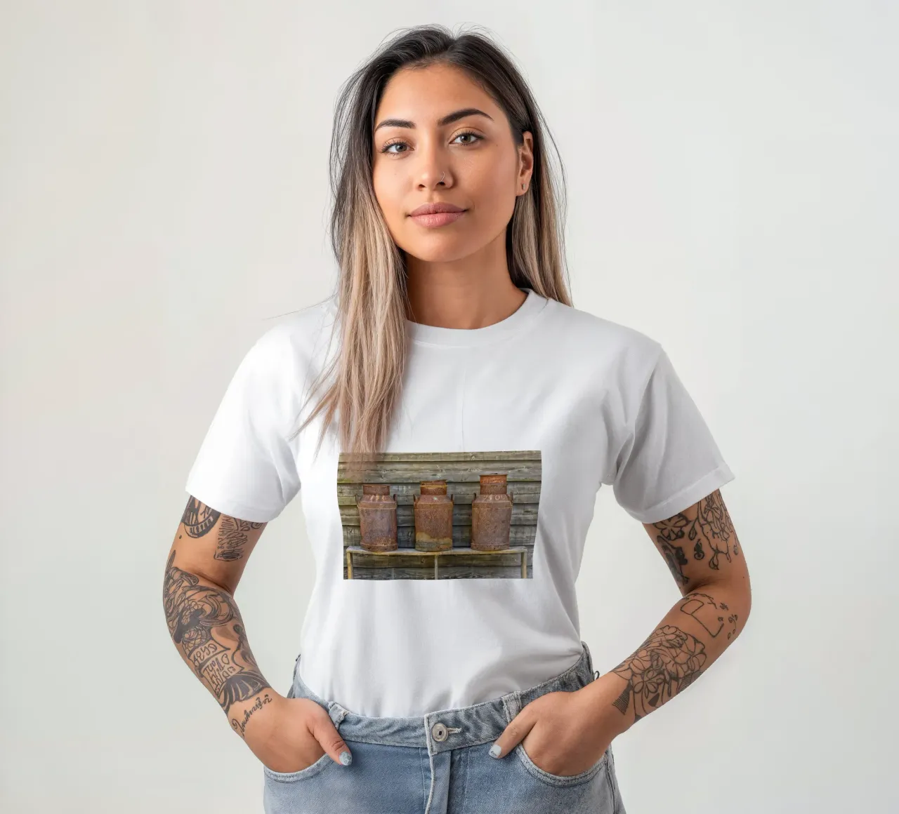 Vintage Farm Charm - Three Rusty Milk Cans in a Row t-shirt da Curious Collections by Marielle Leenders