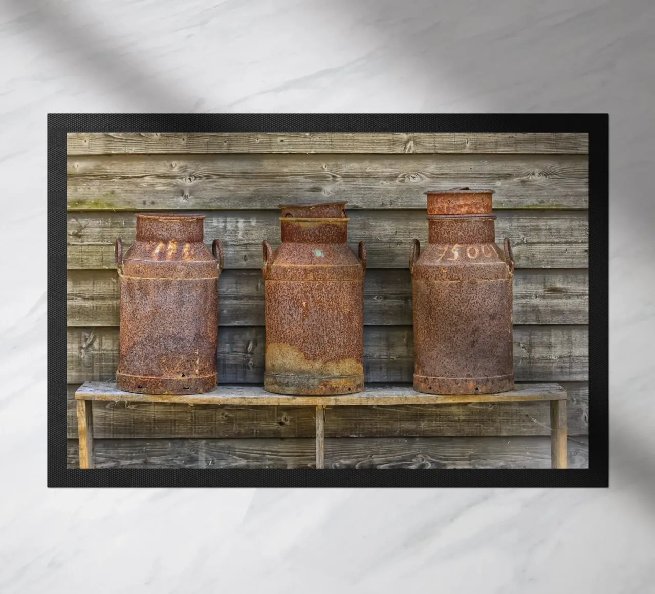 Vintage Farm Charm - Three Rusty Milk Cans in a Row zerbino da Curious Collections by Marielle Leenders