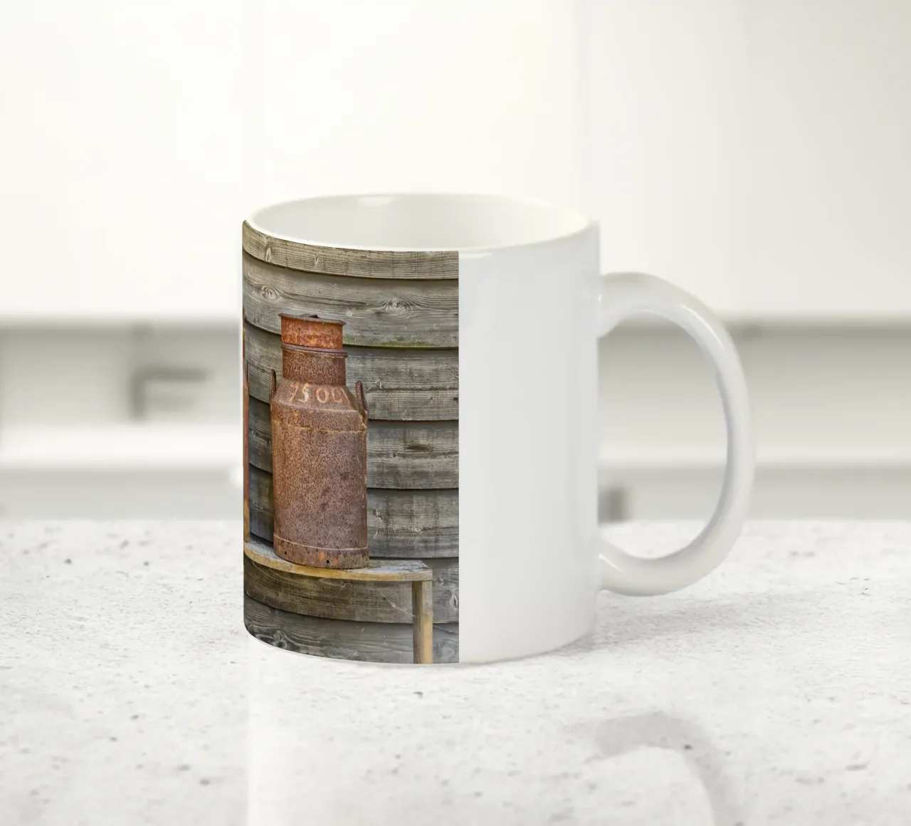 Vintage Farm Charm - Three Rusty Milk Cans in a Row tazza in ceramica da Curious Collections by Marielle Leenders