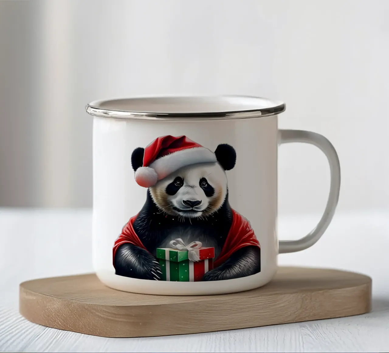 Panda in a Santa hat tazza in smalto da Holidays