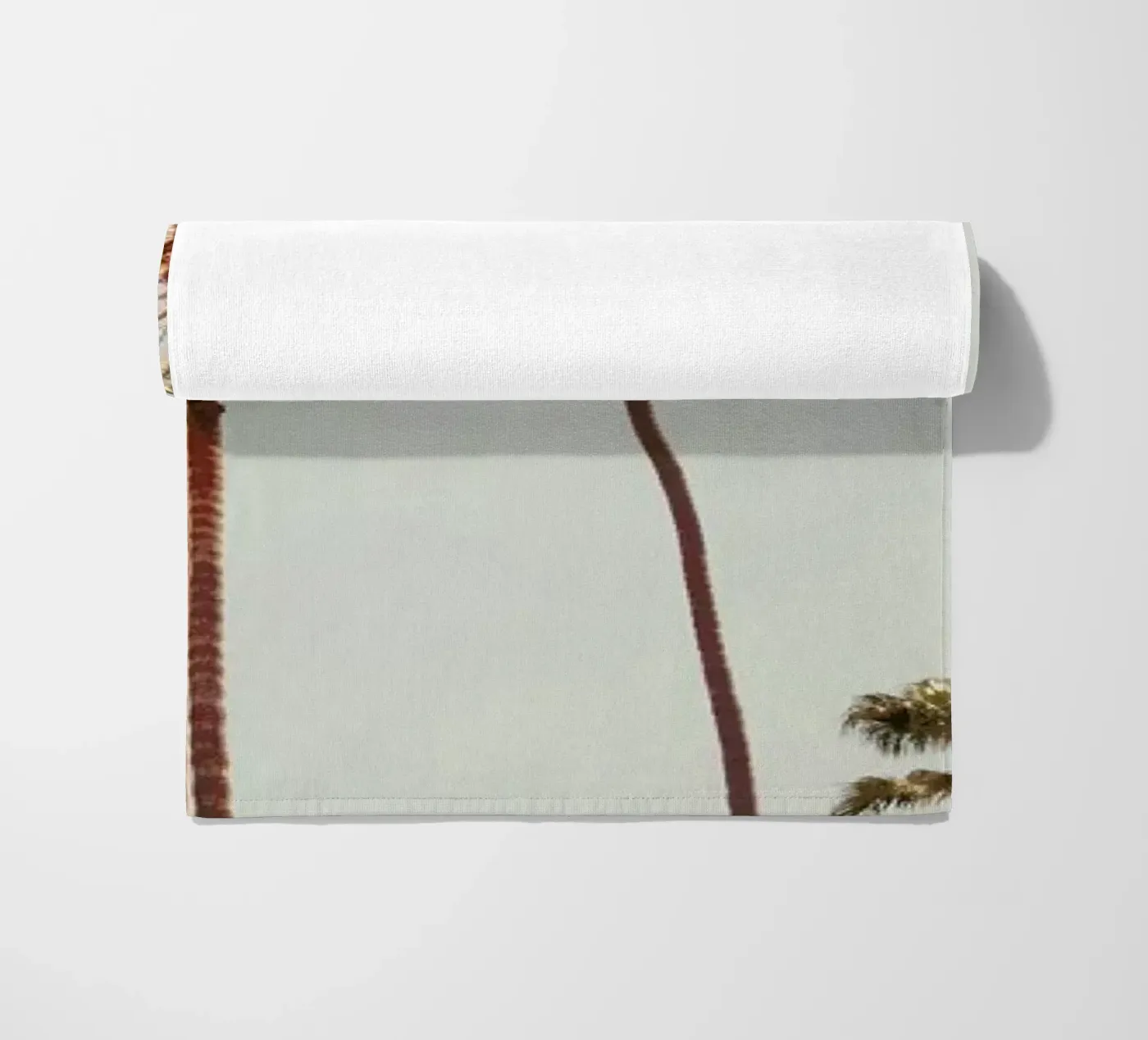 Palms Strandtuch von Catherine McDonald