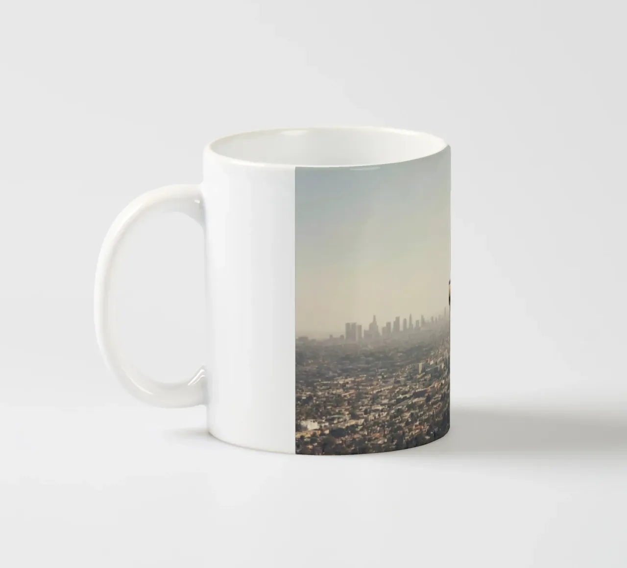 The View Los Angeles tazza in ceramica da Catherine McDonald