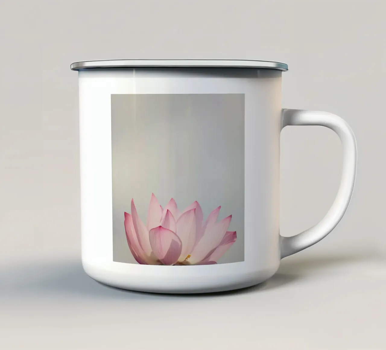Lotus tazza in smalto da Catherine McDonald
