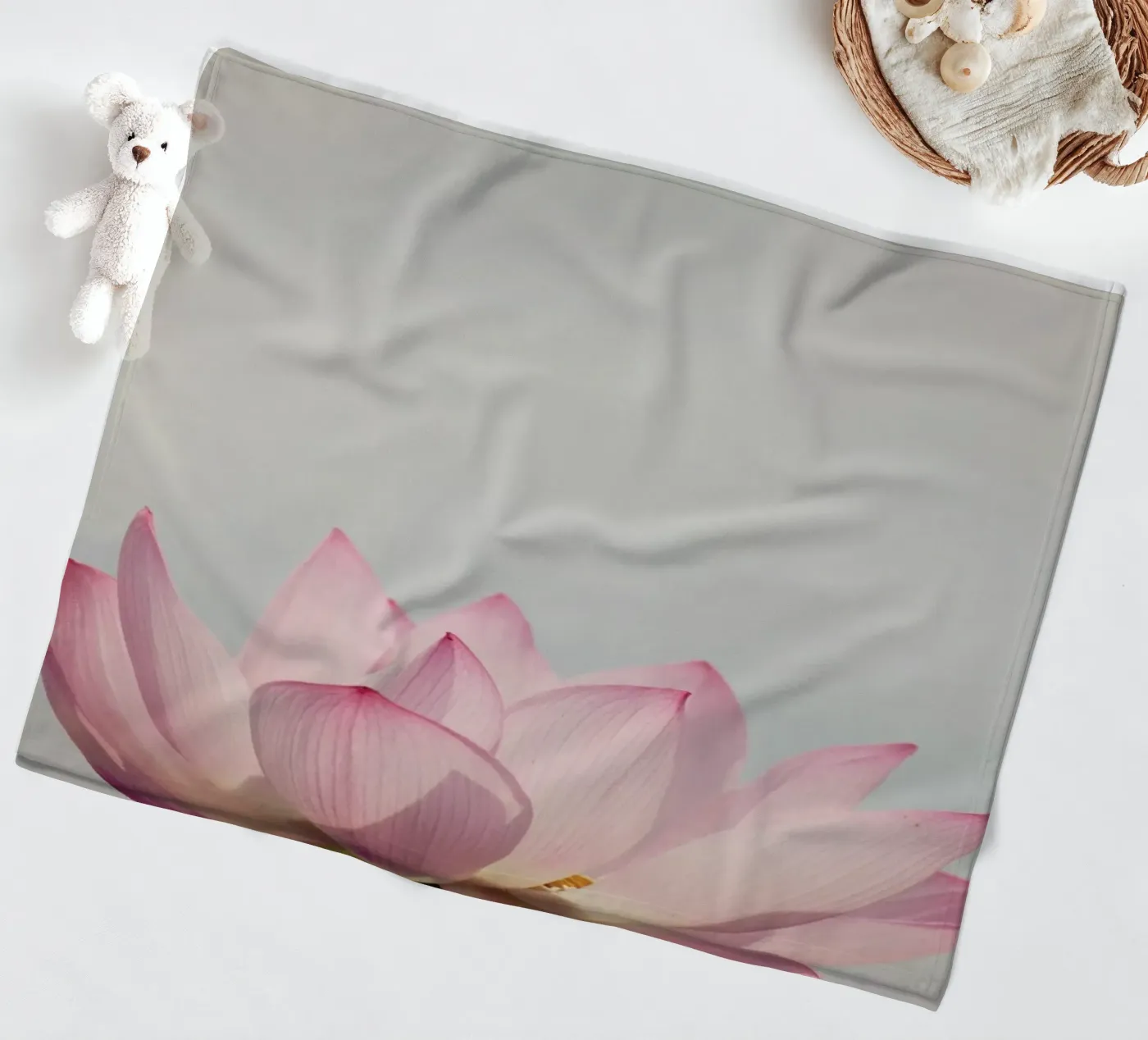Lotus Fleecedecke von Catherine McDonald