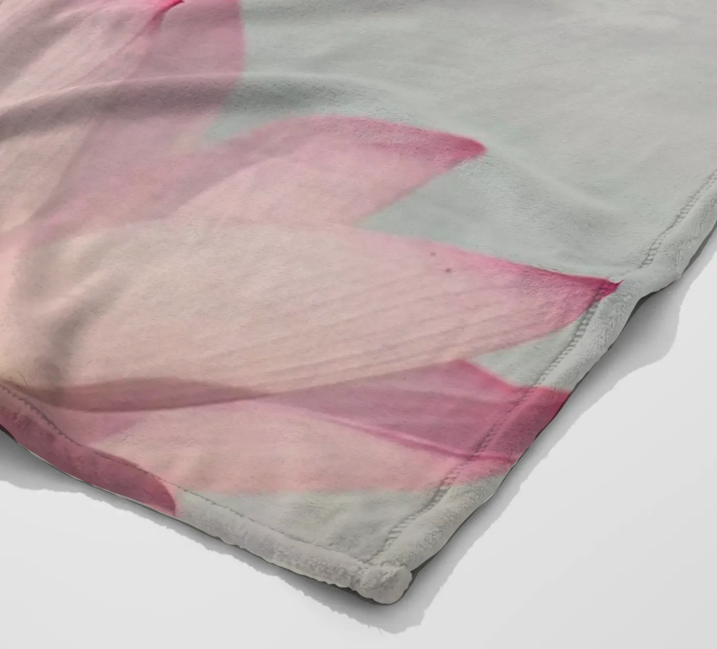 Lotus Fleecedecke von Catherine McDonald