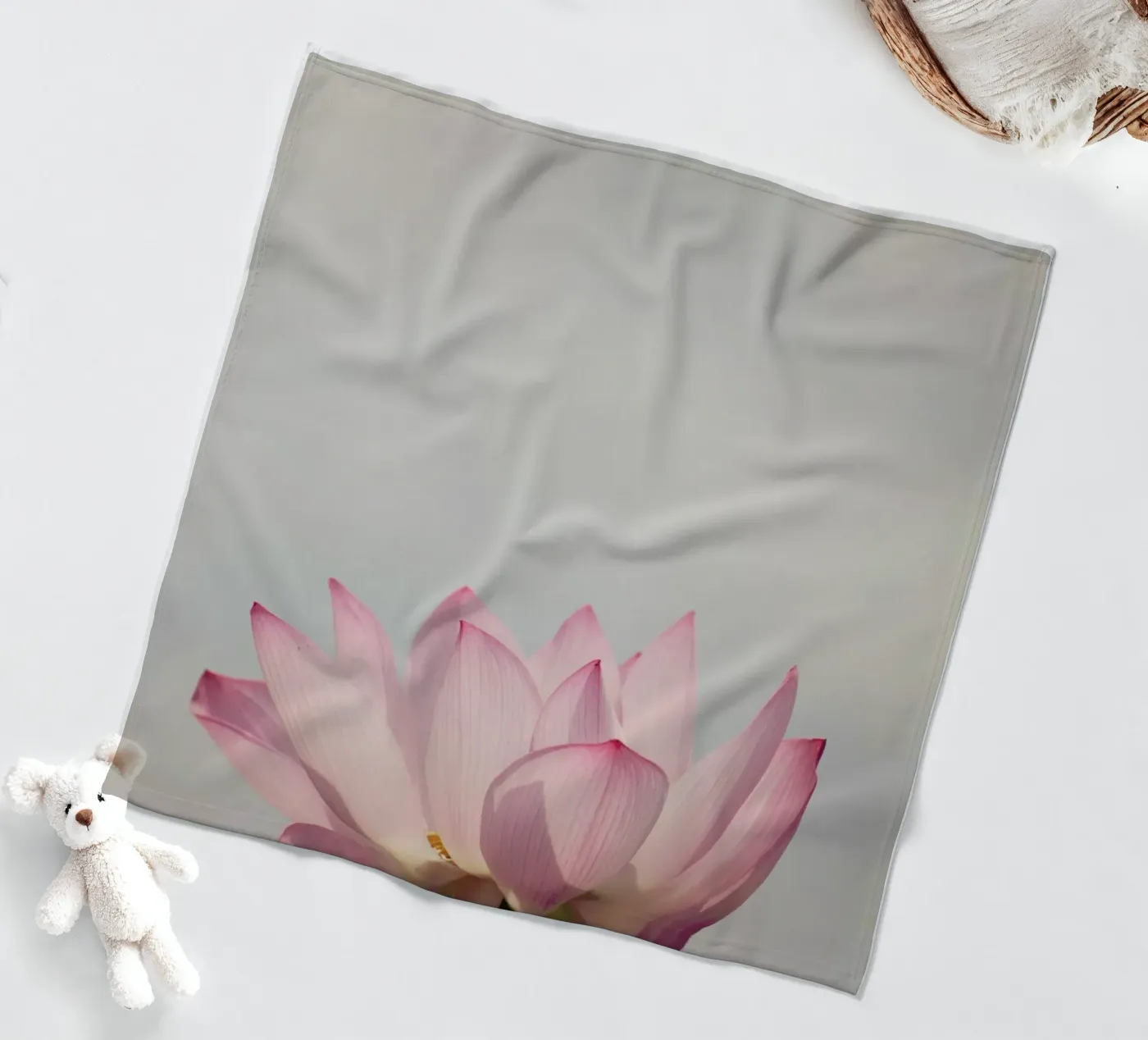 Lotus Fleecedecke von Catherine McDonald