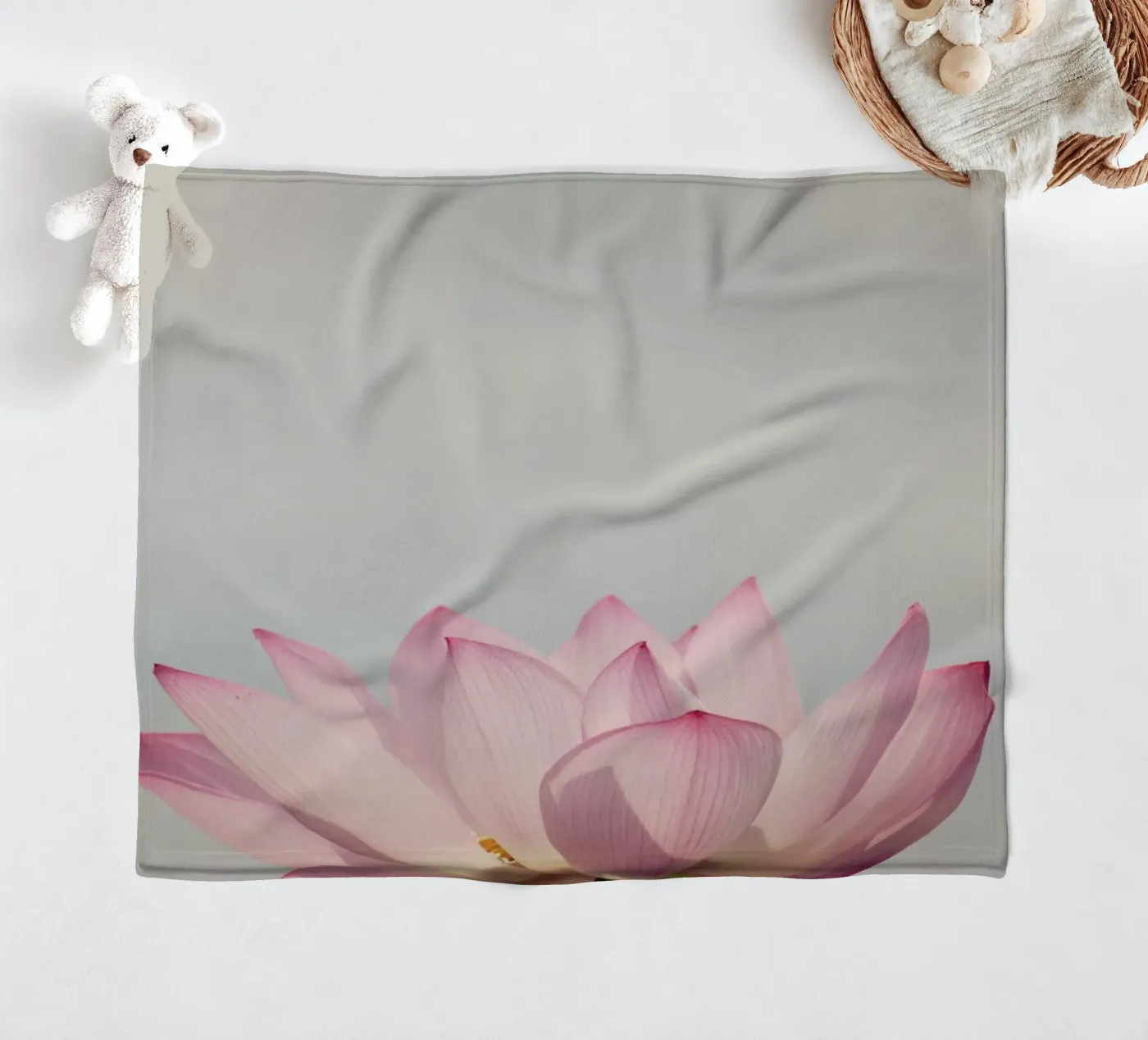 Lotus Fleecedecke von Catherine McDonald