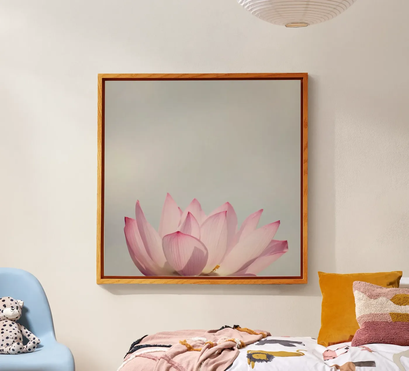 Lotus plexiglass da Catherine McDonald