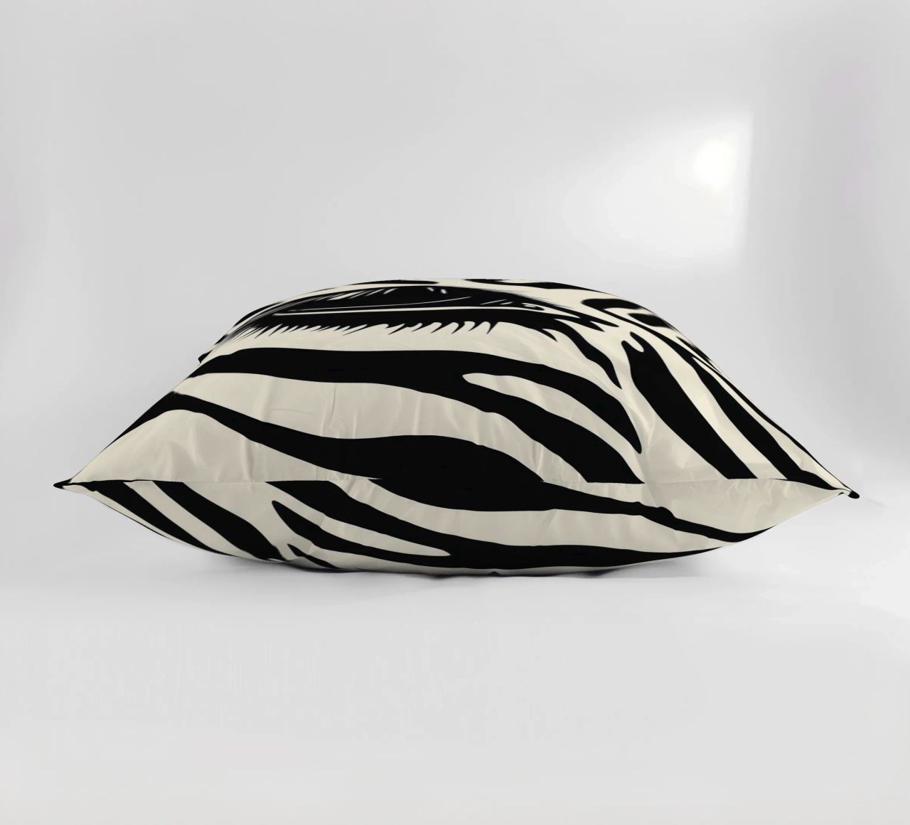 Zebra Closeup | Strisce bianche e nere cuscino da Autofocus
