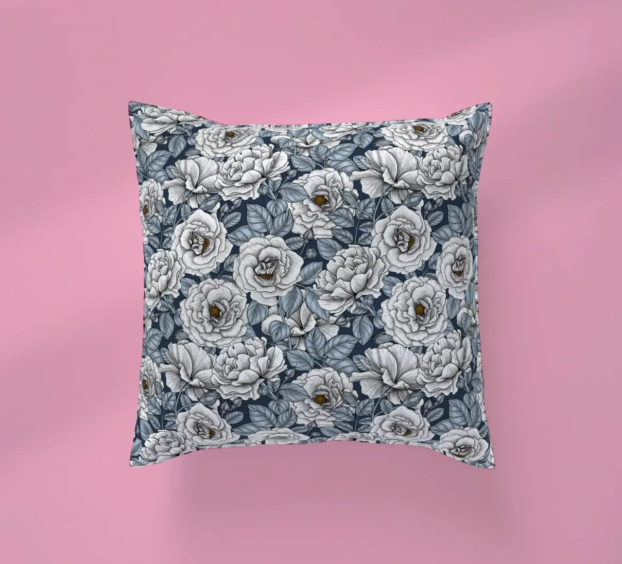 katerina Kirilova - Roseto d'argento cuscino da The Artcircle