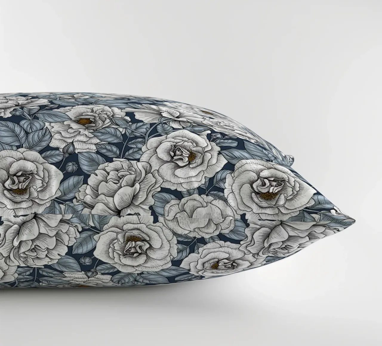 katerina Kirilova - Roseto d'argento cuscino da The Artcircle