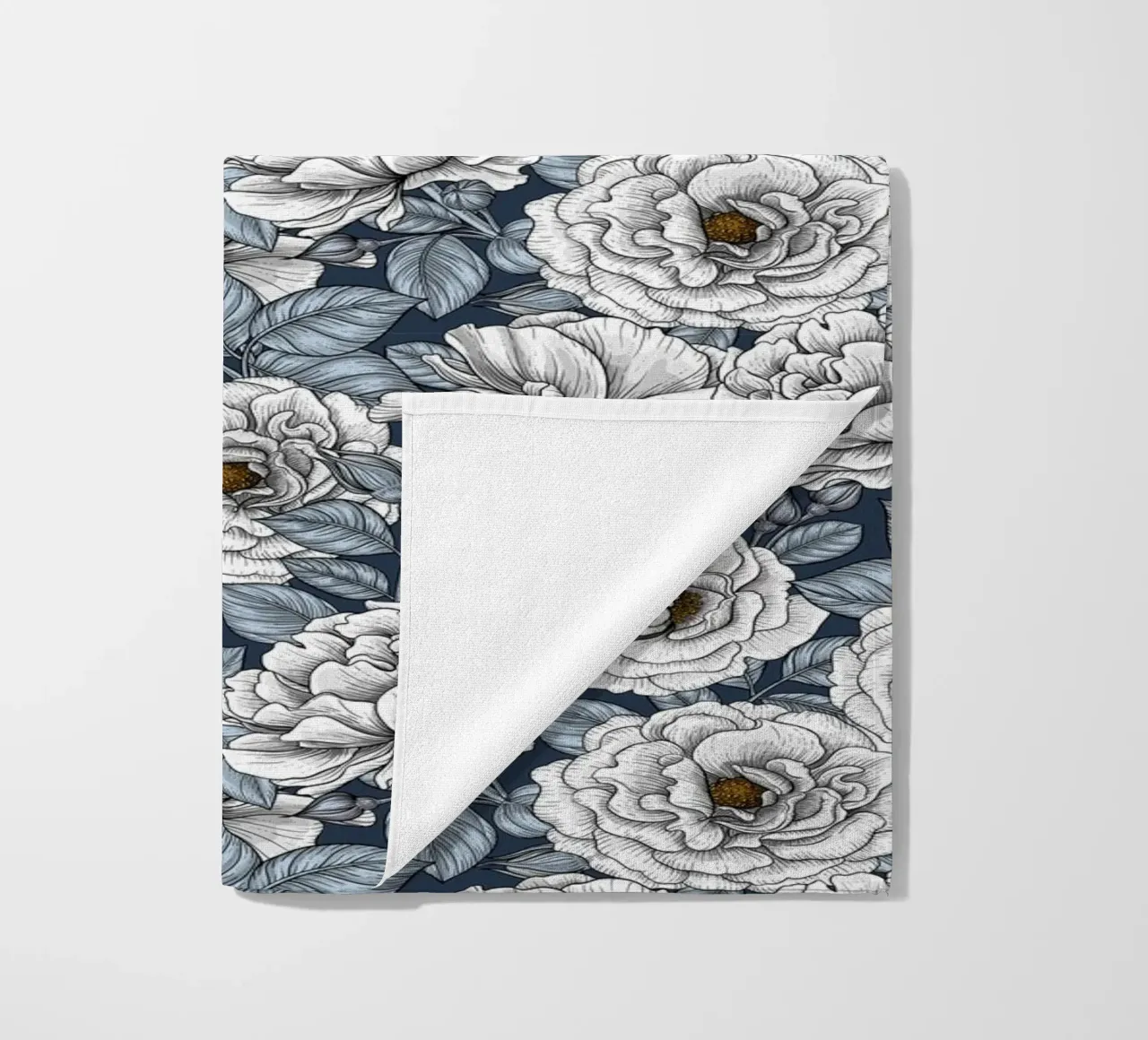katerina Kirilova - Roseto d'argento telo mare da The Artcircle