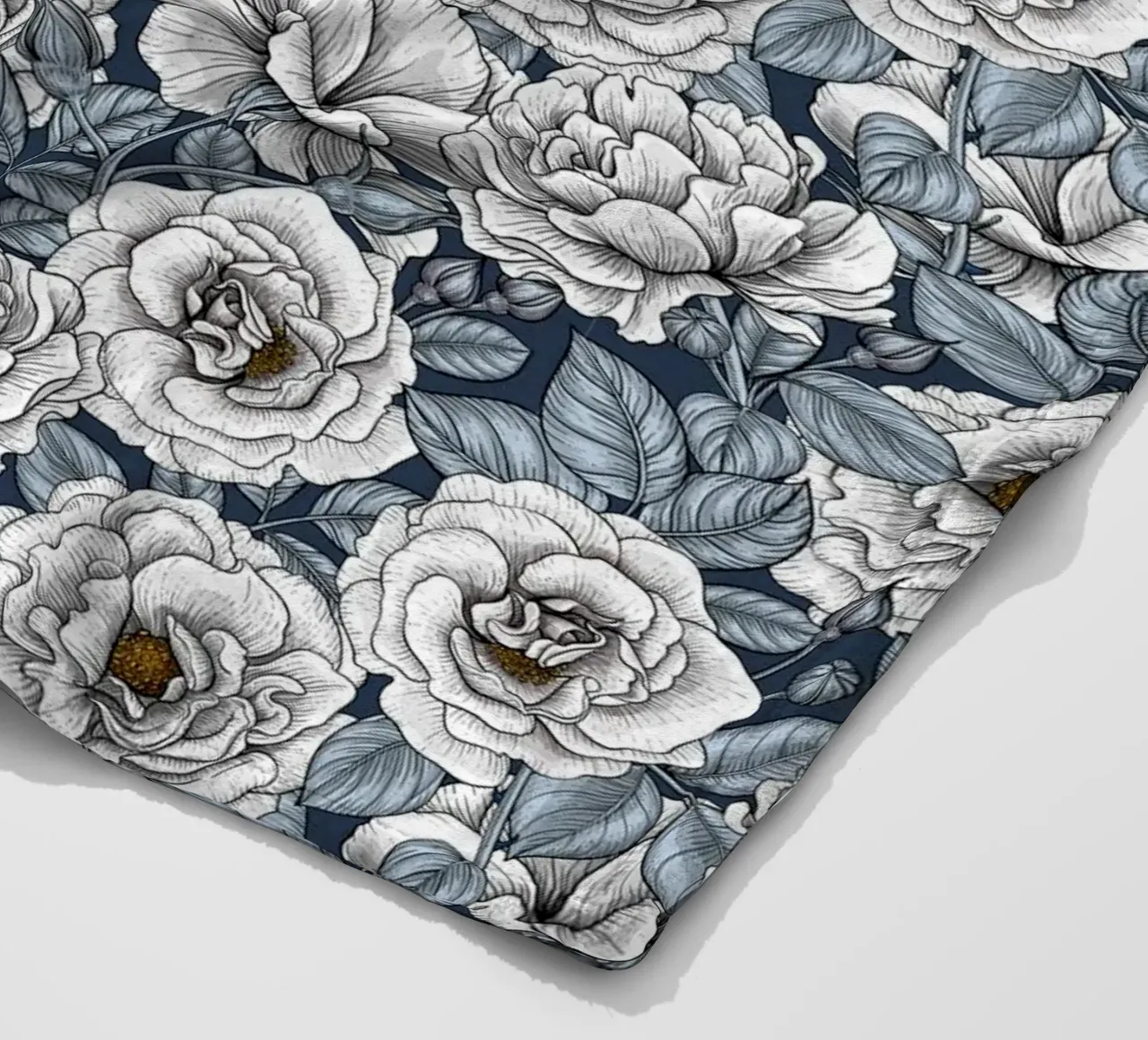 katerina Kirilova - Roseto d'argento coperta in pile da The Artcircle