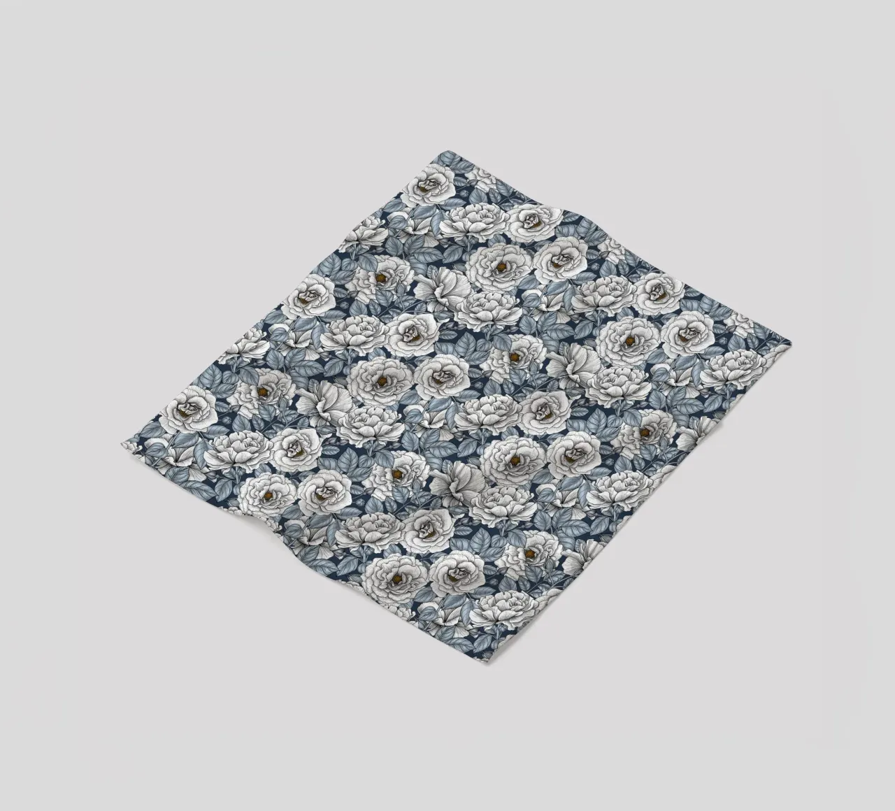 katerina Kirilova - Roseto d'argento coperta in pile da The Artcircle