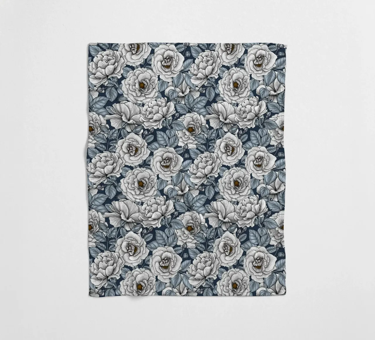 katerina Kirilova - Roseto d'argento coperta in pile da The Artcircle