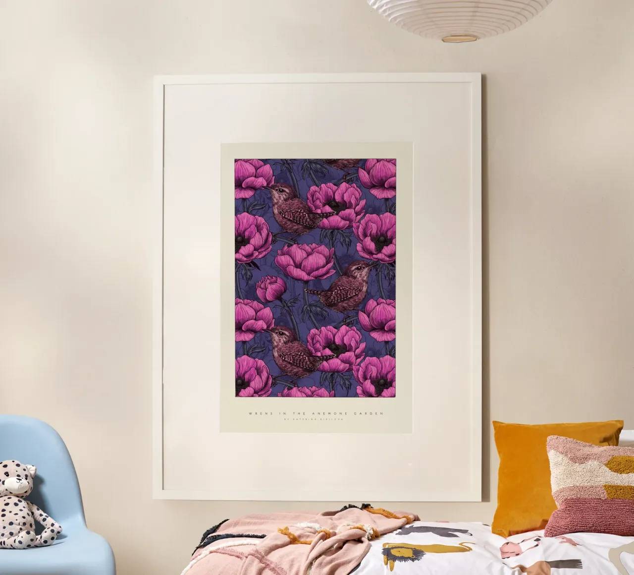 katerina Kirilova - Scriccioli nel giardino degli anemoni rosa poster con telaio in alluminio da The Artcircle