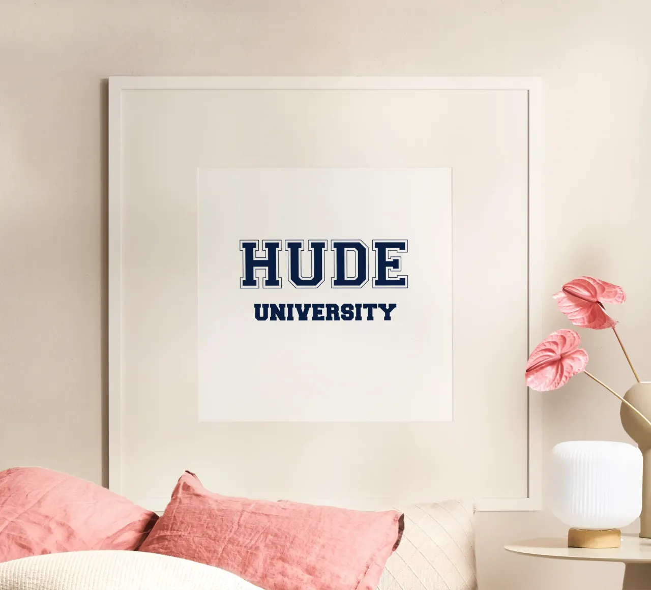 Hude University: College Schriftzug navyblau poster con telaio in plastica da Pulse of Art