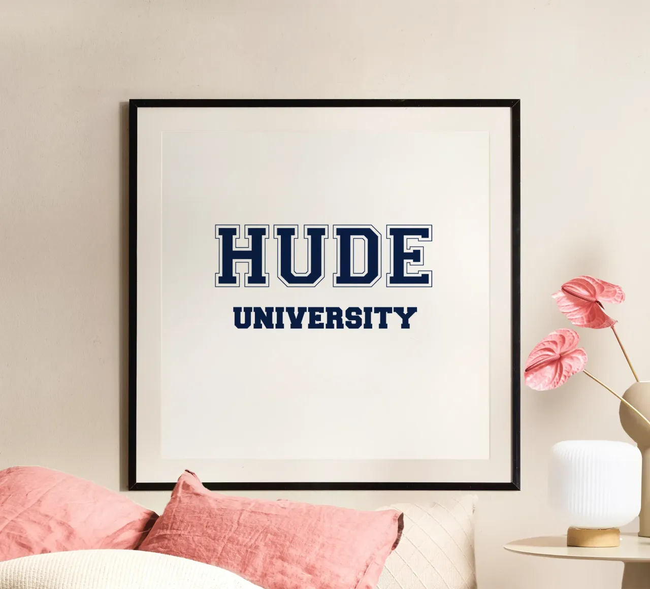 Hude University: College Schriftzug navyblau poster con telaio in plastica da Pulse of Art