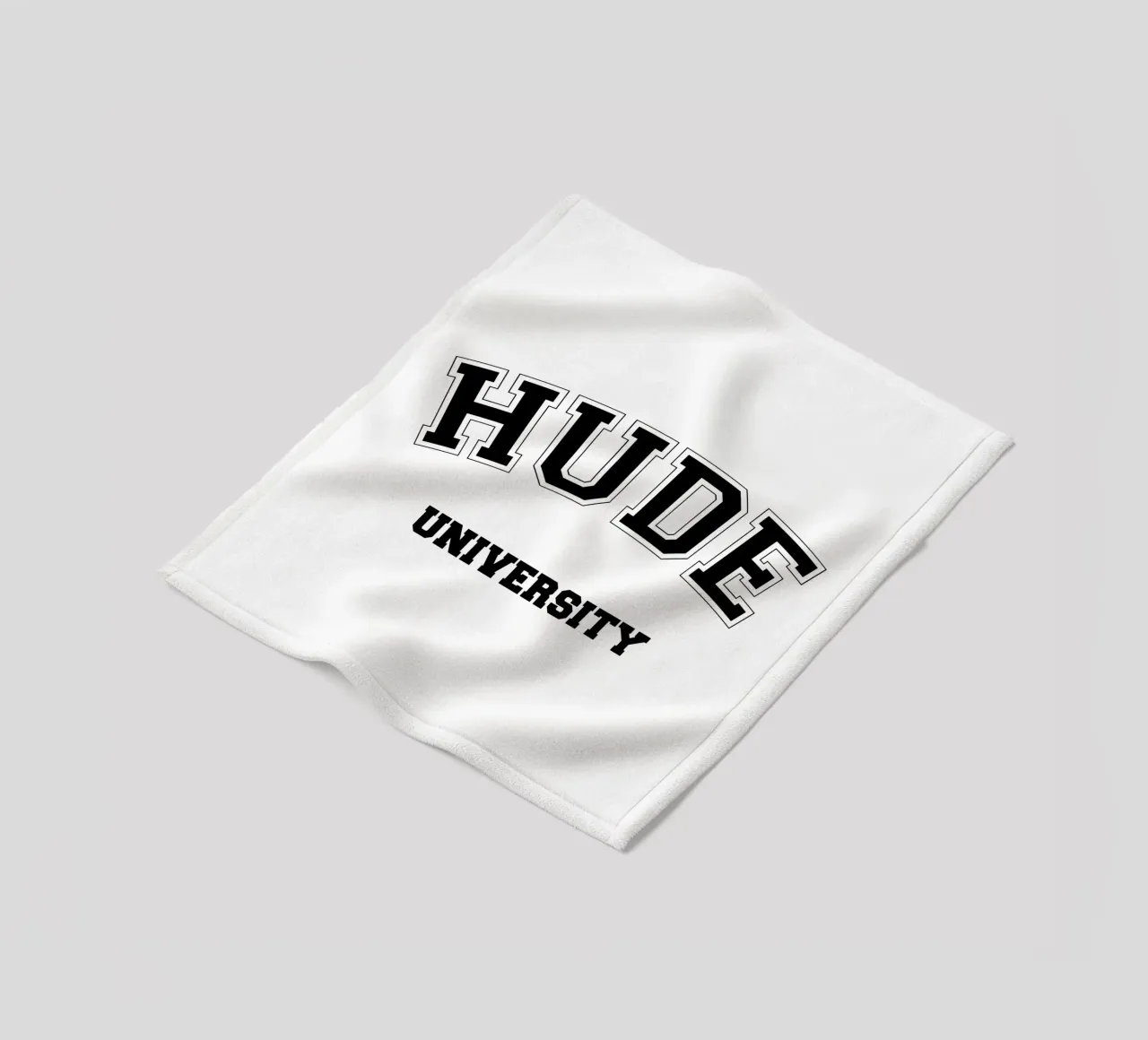 Hude University: Schriftzug in schwarz coperta in pile da Pulse of Art