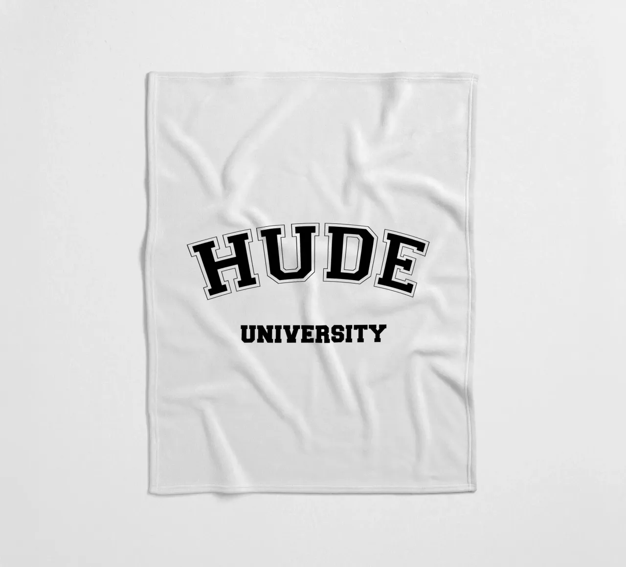 Hude University: Schriftzug in schwarz coperta in pile da Pulse of Art