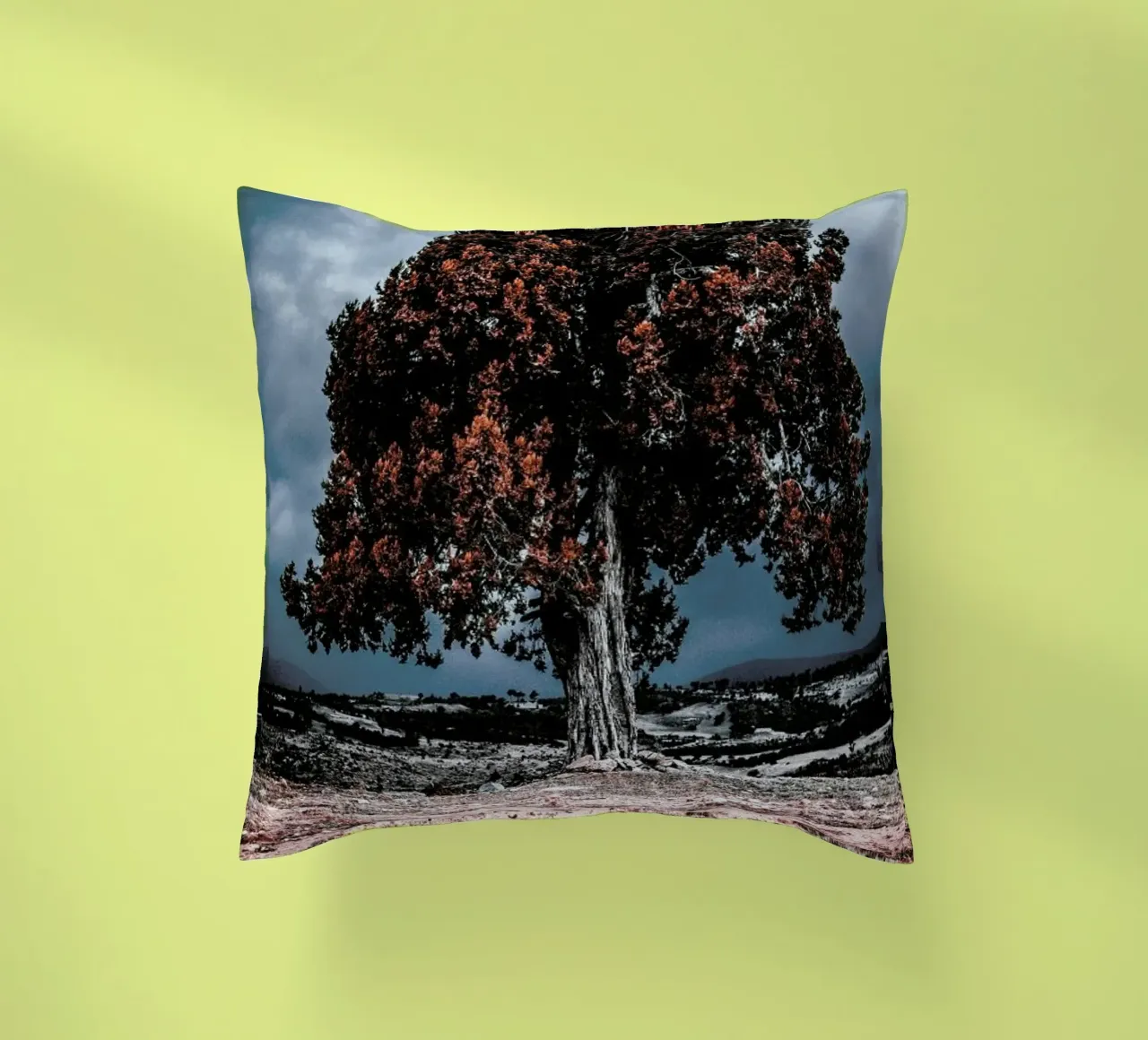 The Red Giant Tree cuscino da Pale Grain