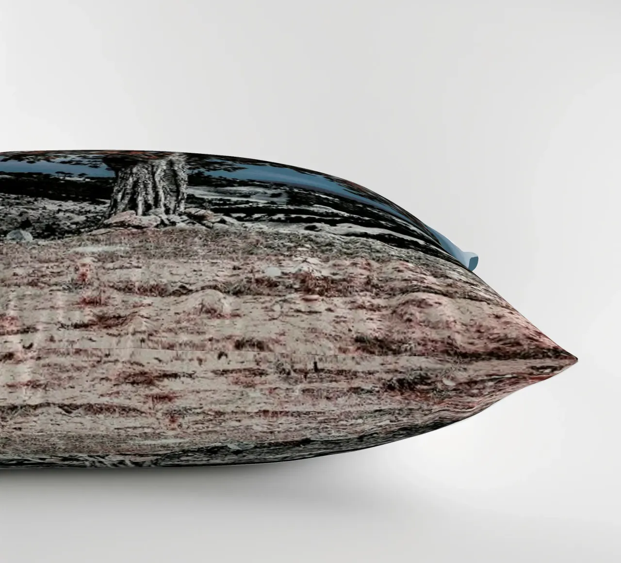 The Red Giant Tree cuscino da Pale Grain