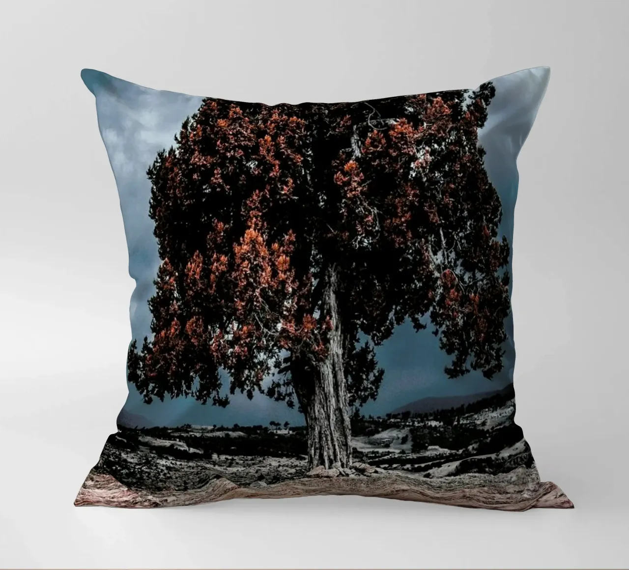 The Red Giant Tree cuscino da Pale Grain