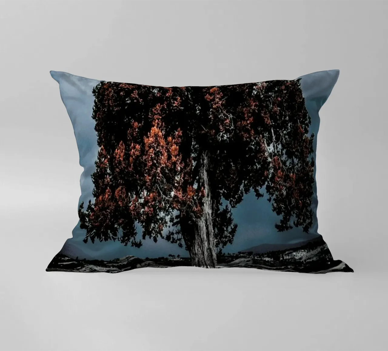 The Red Giant Tree cuscino da Pale Grain