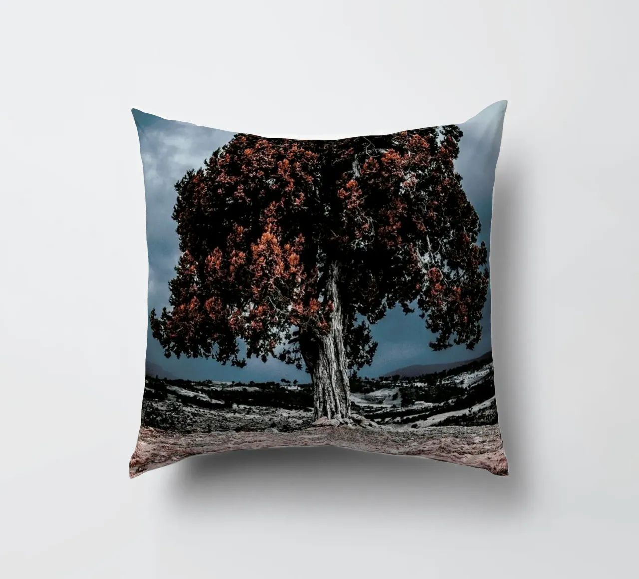 The Red Giant Tree cuscino da Pale Grain