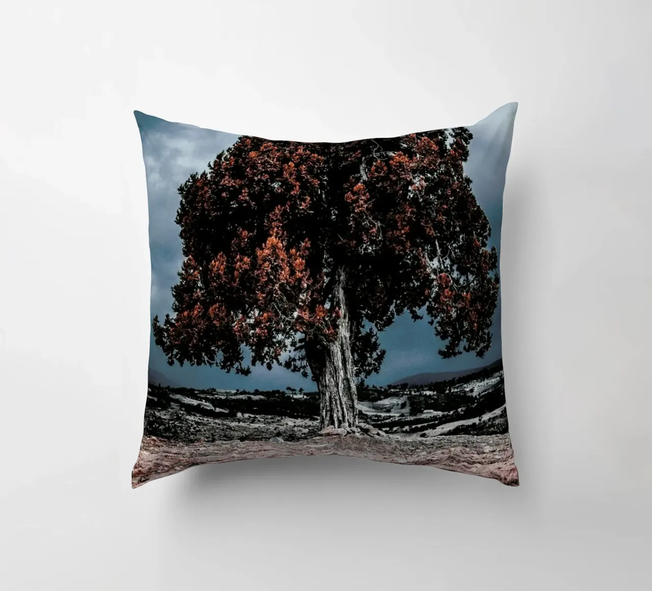 The Red Giant Tree cuscino da Pale Grain