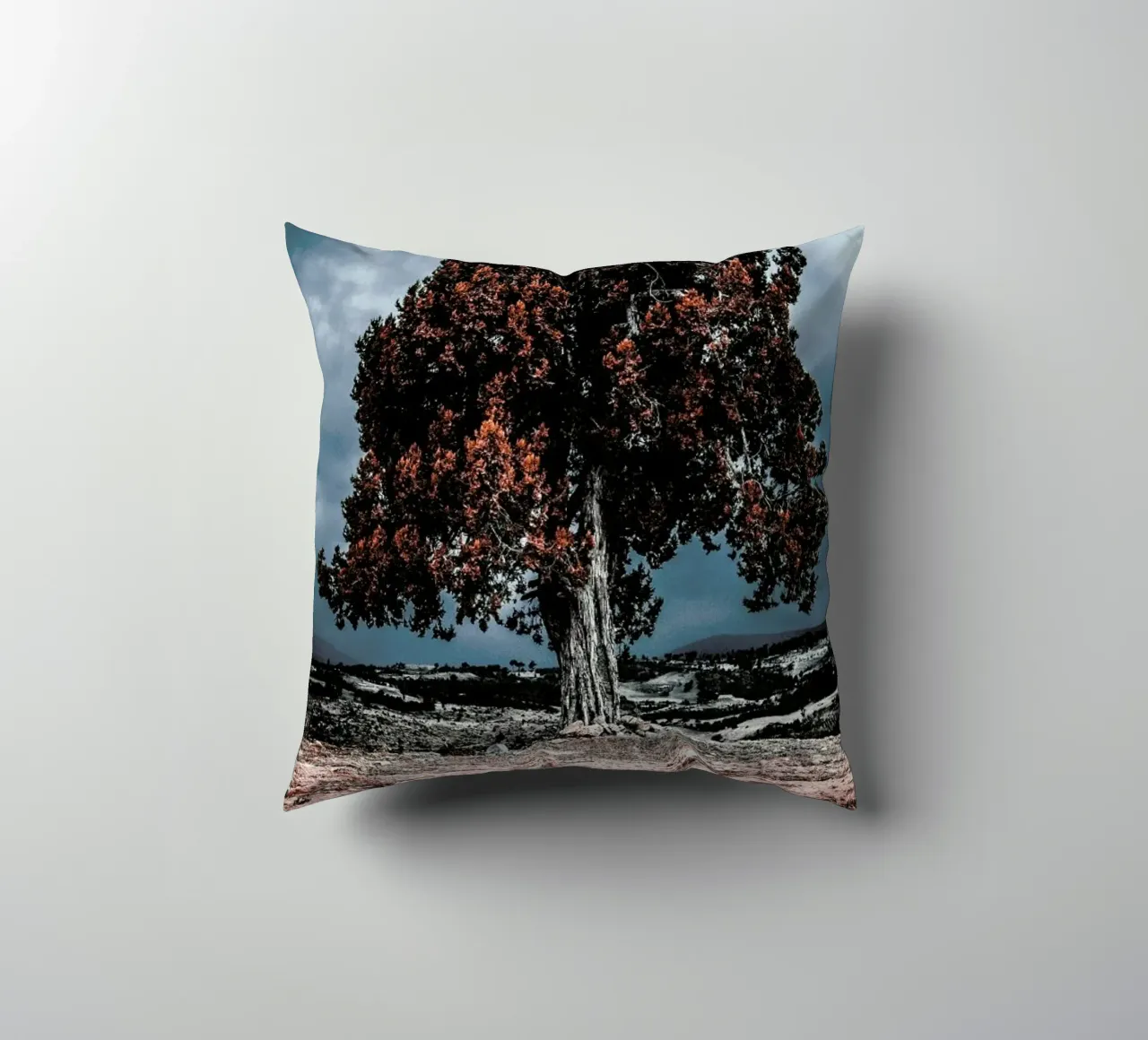 The Red Giant Tree cuscino da Pale Grain