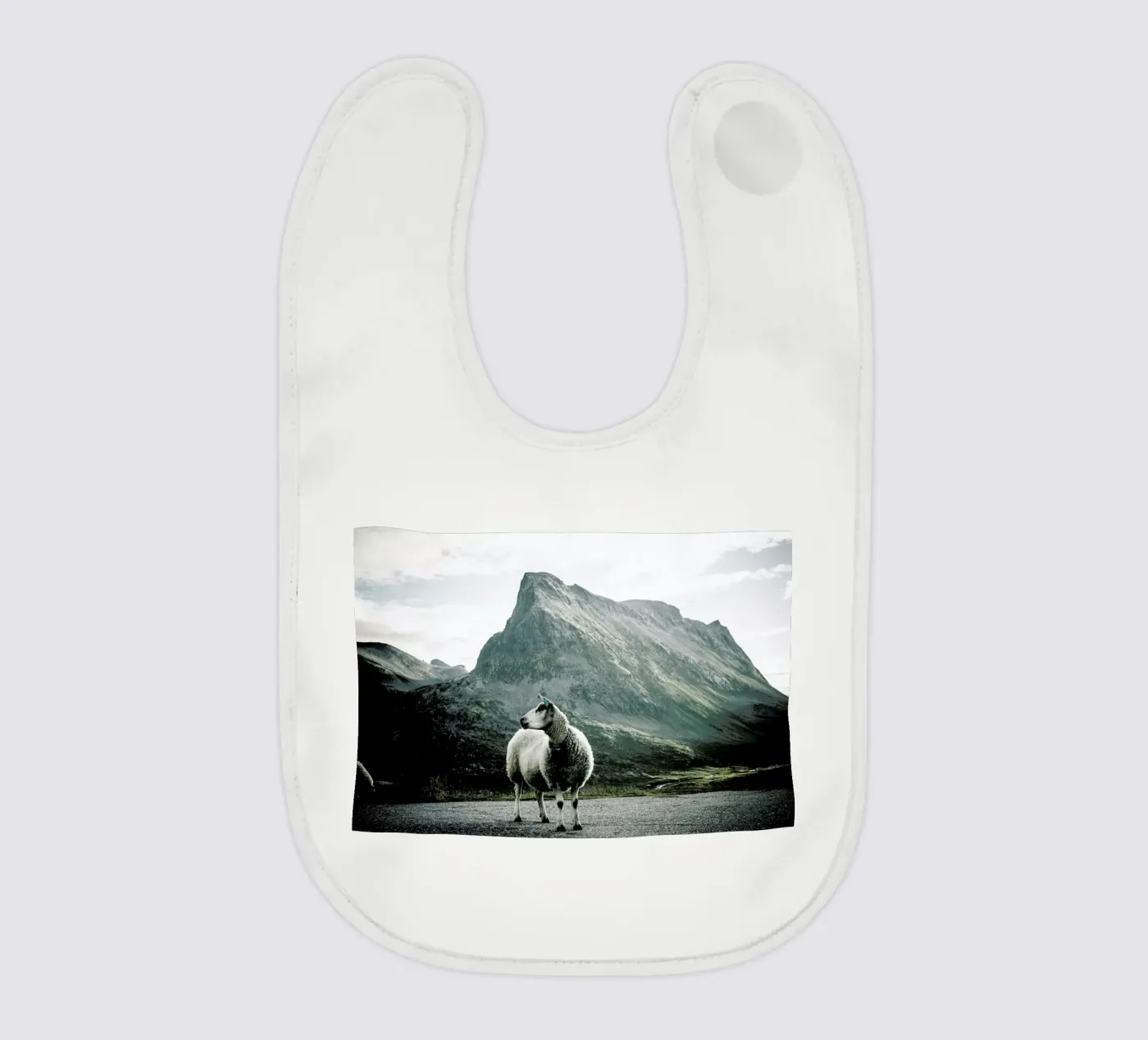 Sheep 1 bavaglino da Chris Abatzis