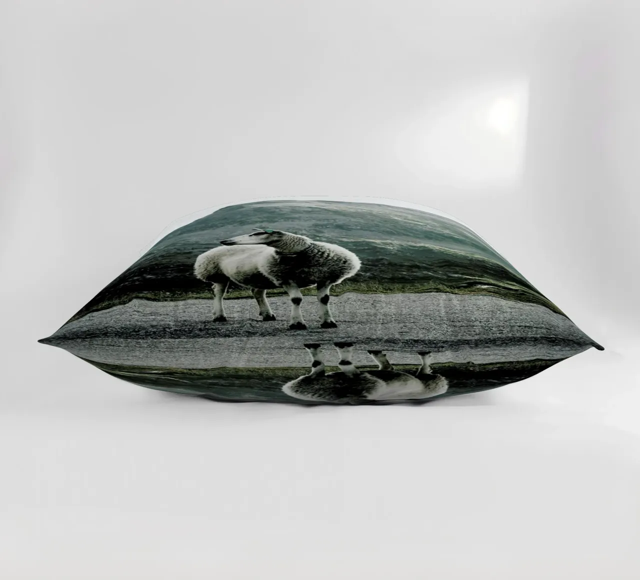 Sheep 1 cuscino da Chris Abatzis