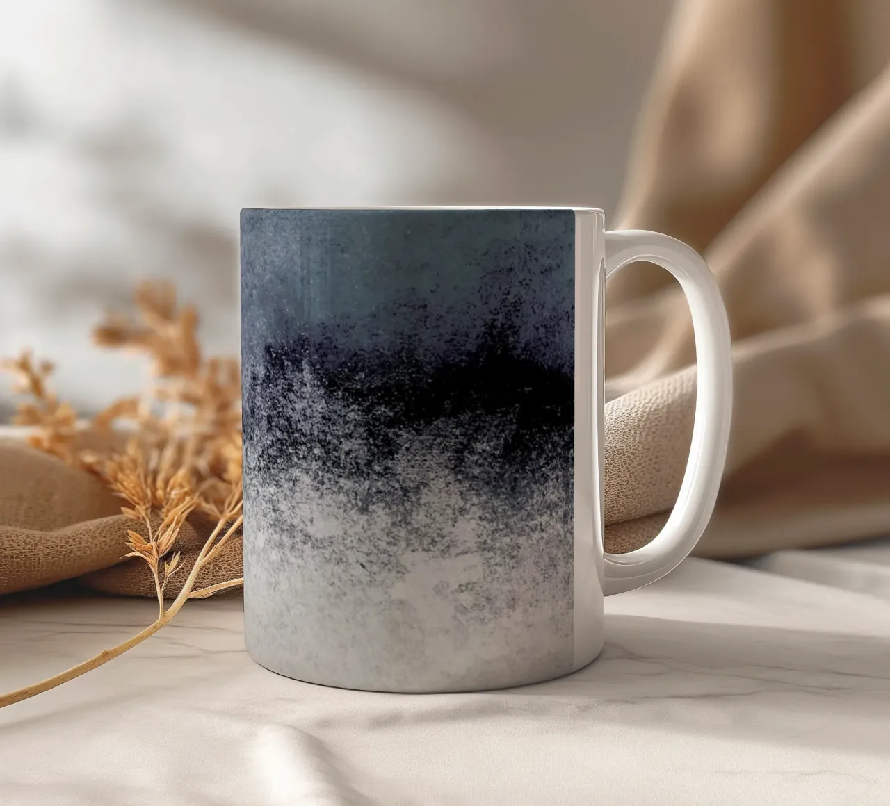 Sognatore di neve nero tazza in ceramica da Monika Strigel