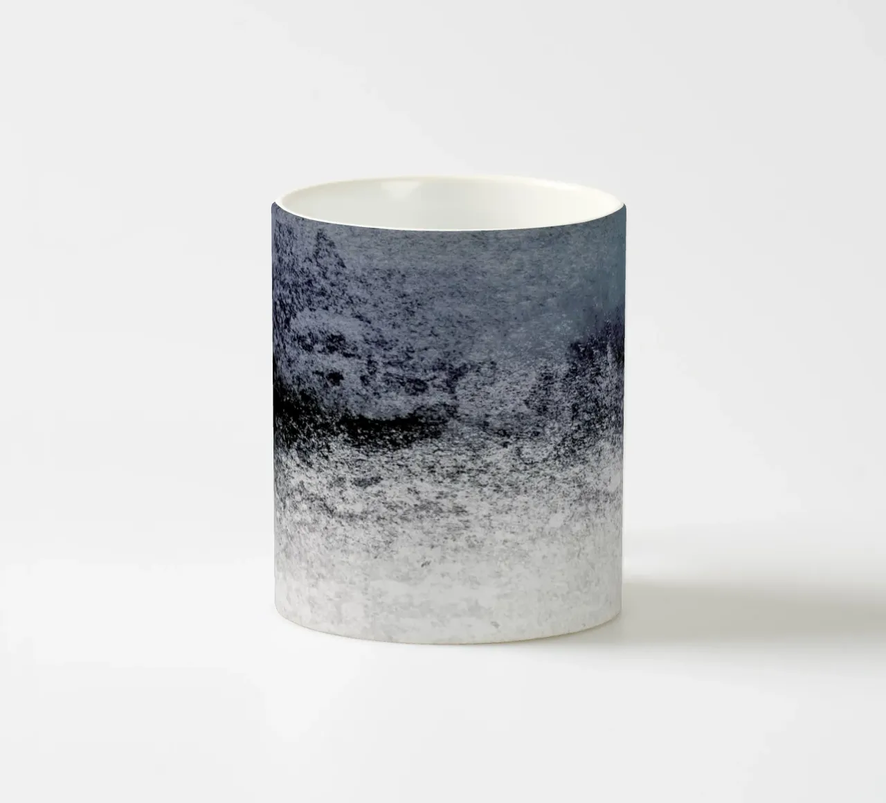 Sognatore di neve nero tazza in ceramica da Monika Strigel