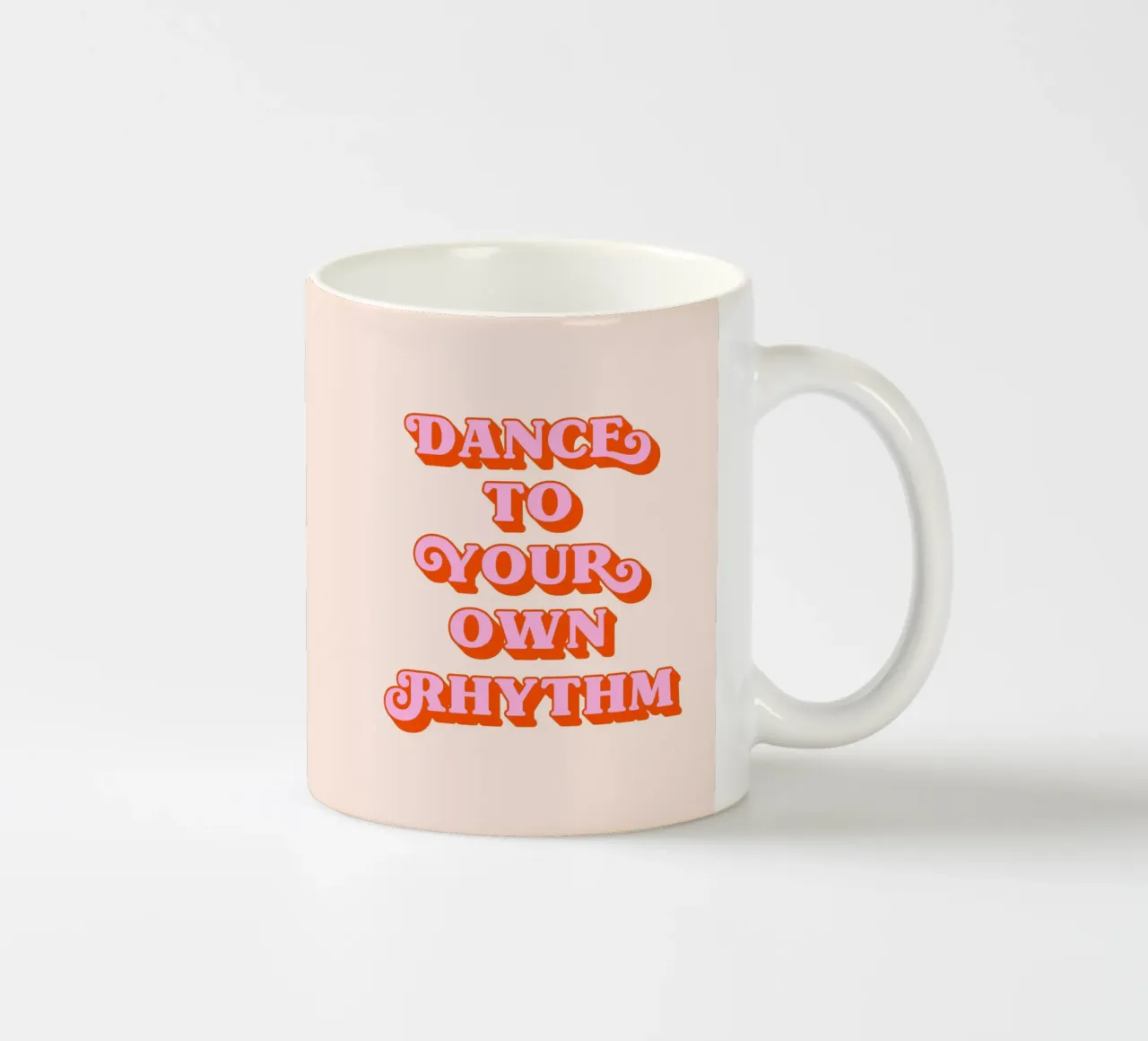 Tanz in deinem eigenen Rhythmus Zitat (Pfirsich & rosa Ton) Keramik Tasse von Paigaam Studio