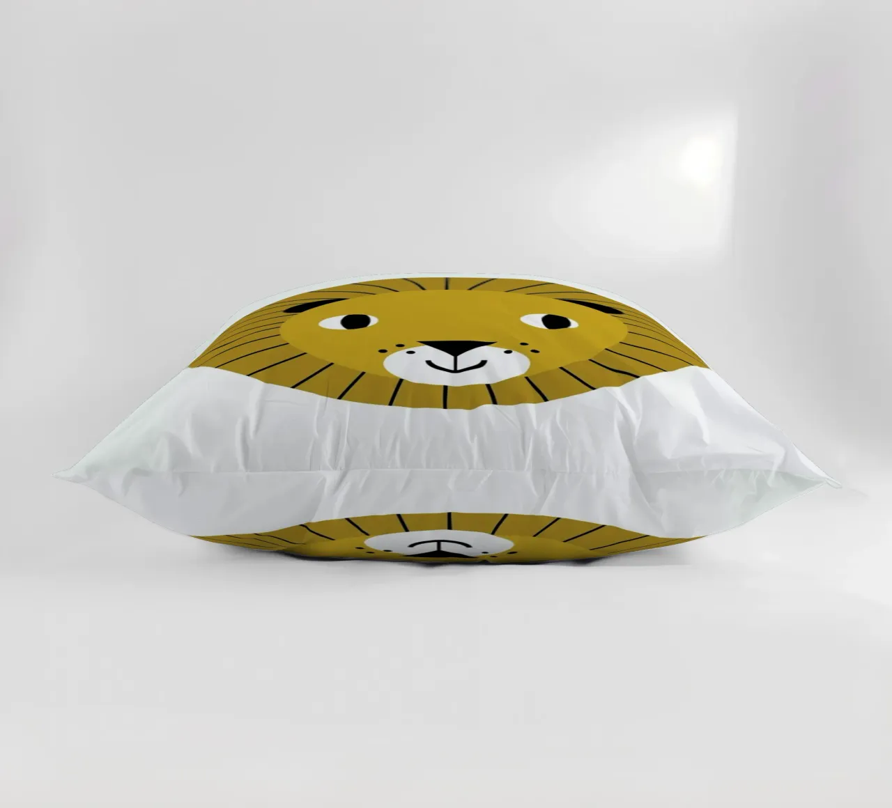 Lion cuscino da Charlotte Winter