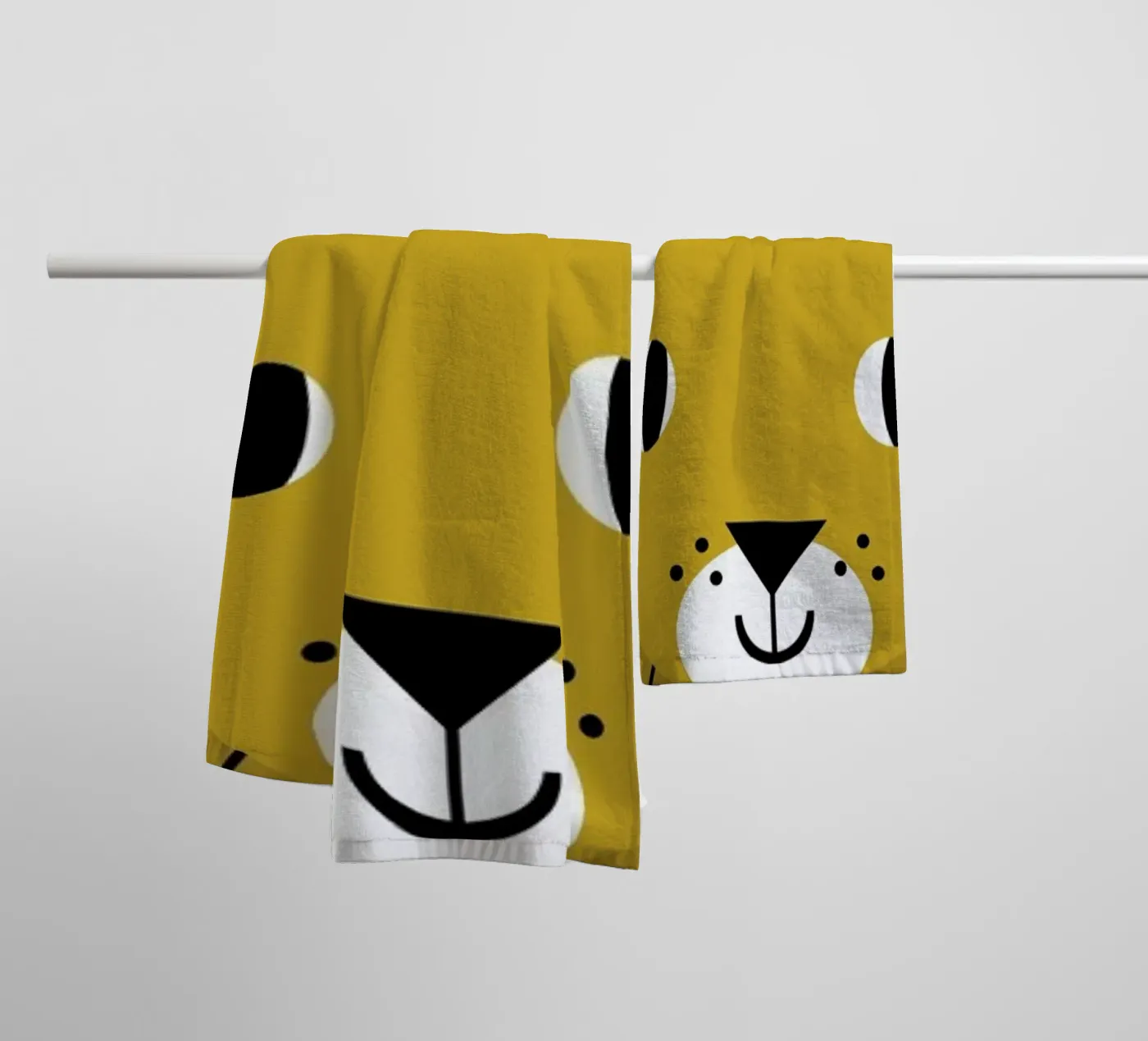 Lion badhanddoek van Charlotte Winter
