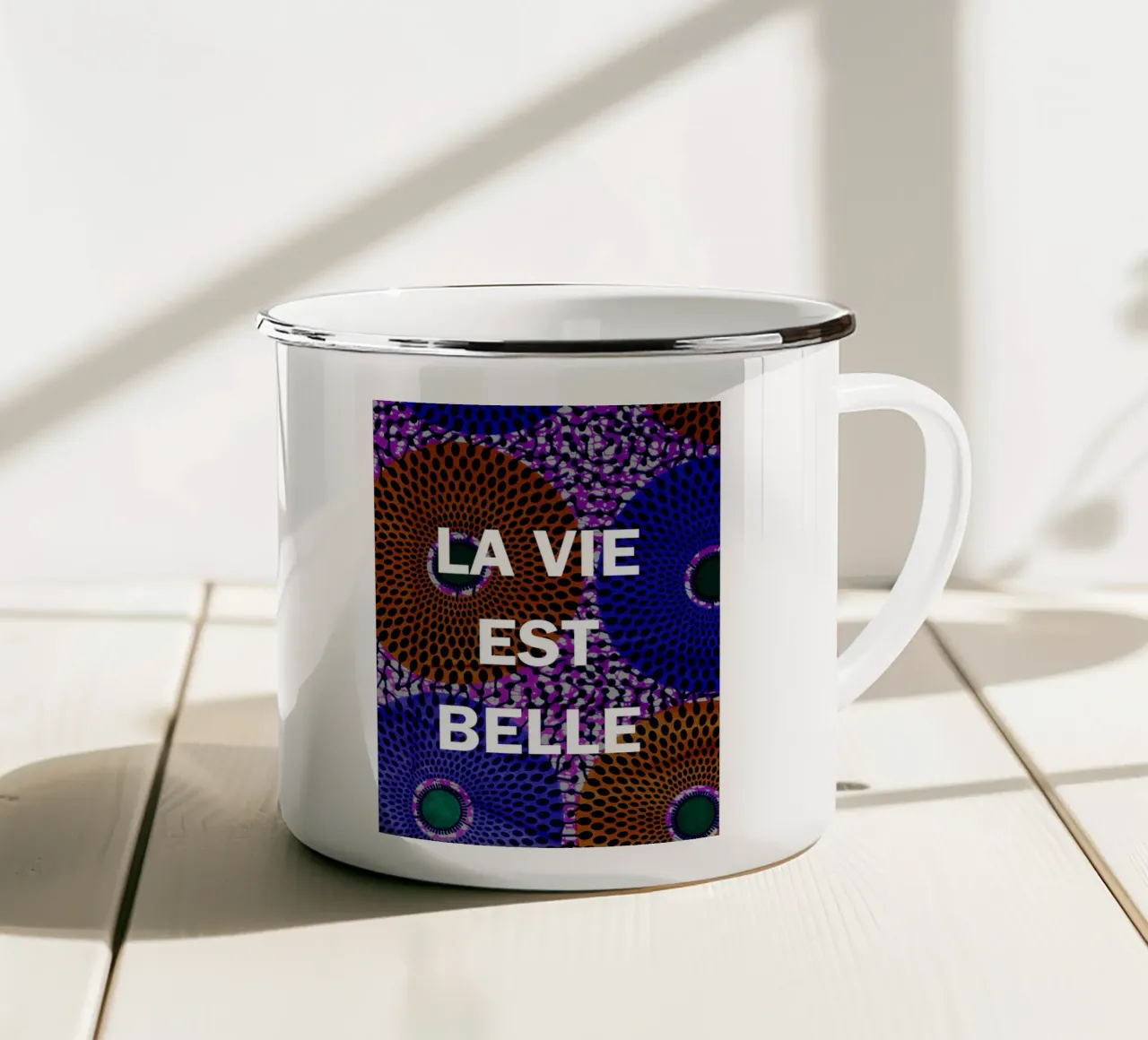 La vie est belle tazza in smalto da Mathudace Créas