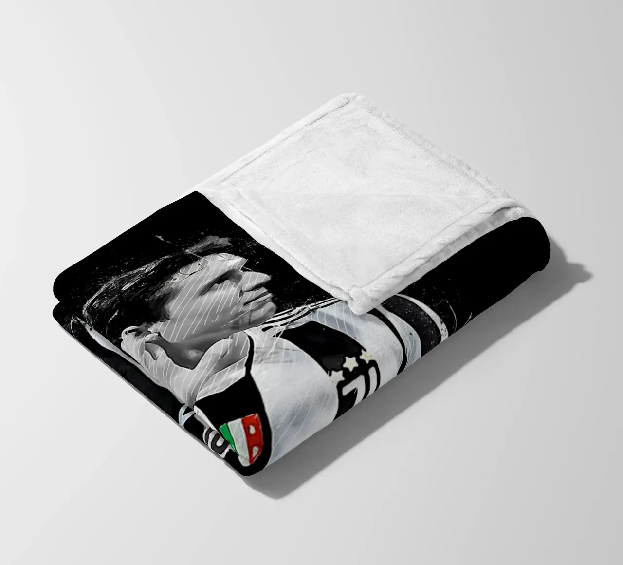 Federico Chiesa coperta in pile da tenten