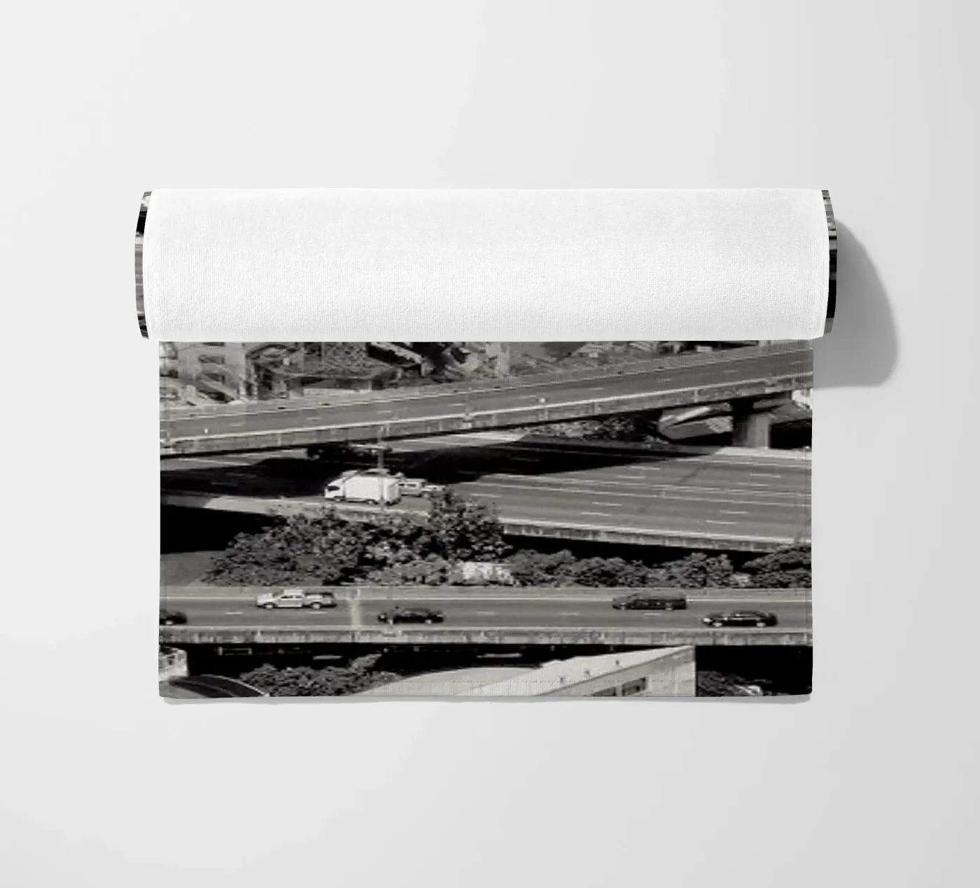 Cofluence Strandtuch von Eugene Soloviev