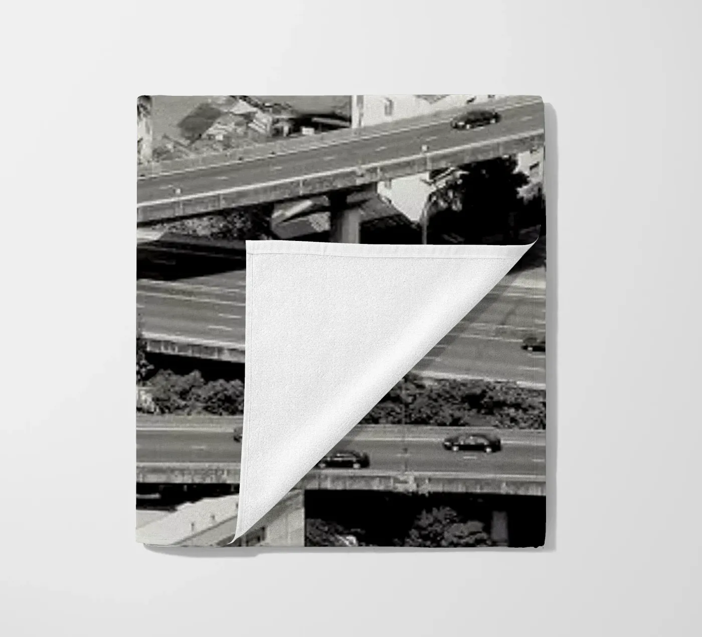 Cofluence Strandtuch von Eugene Soloviev