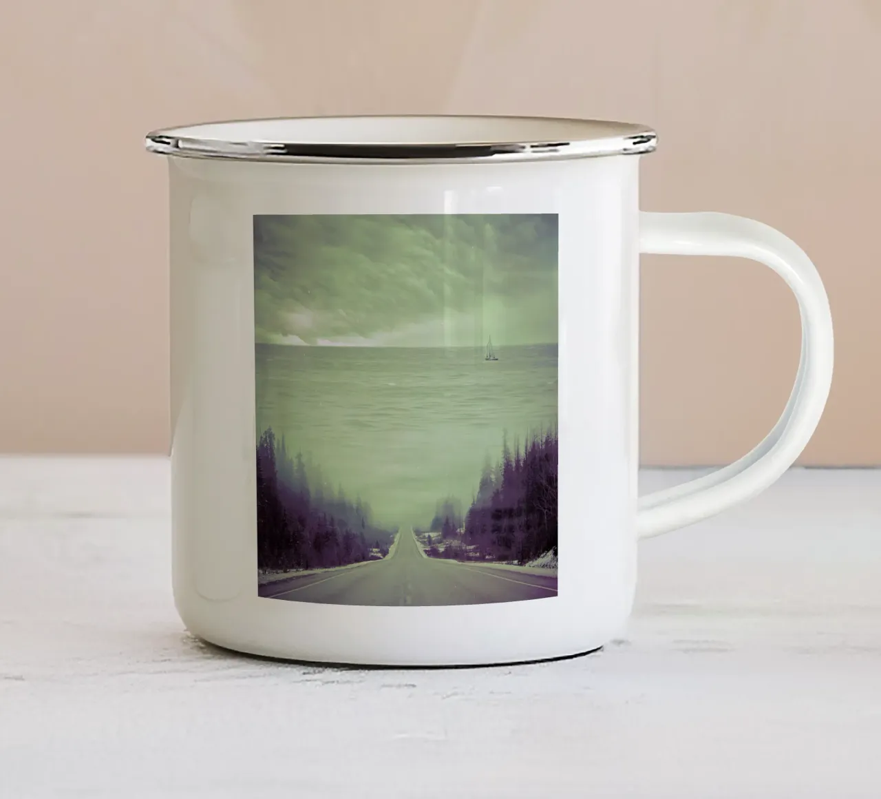 Dubcism tazza in smalto da Eugene Soloviev