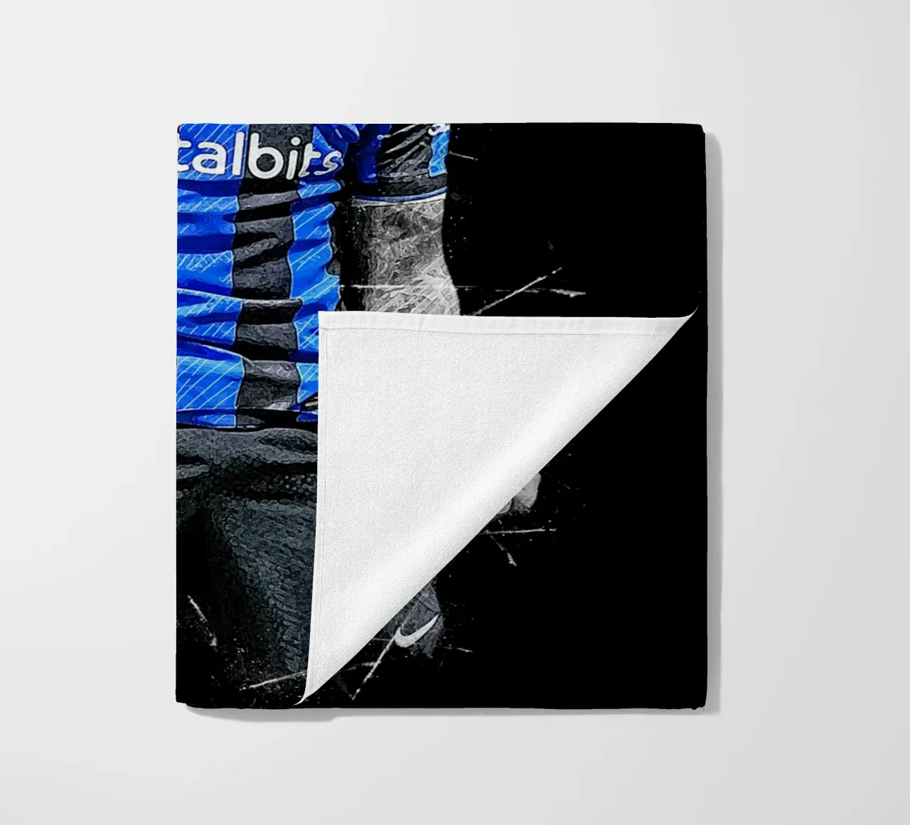 Lautaro Martínez beach towel by tenten