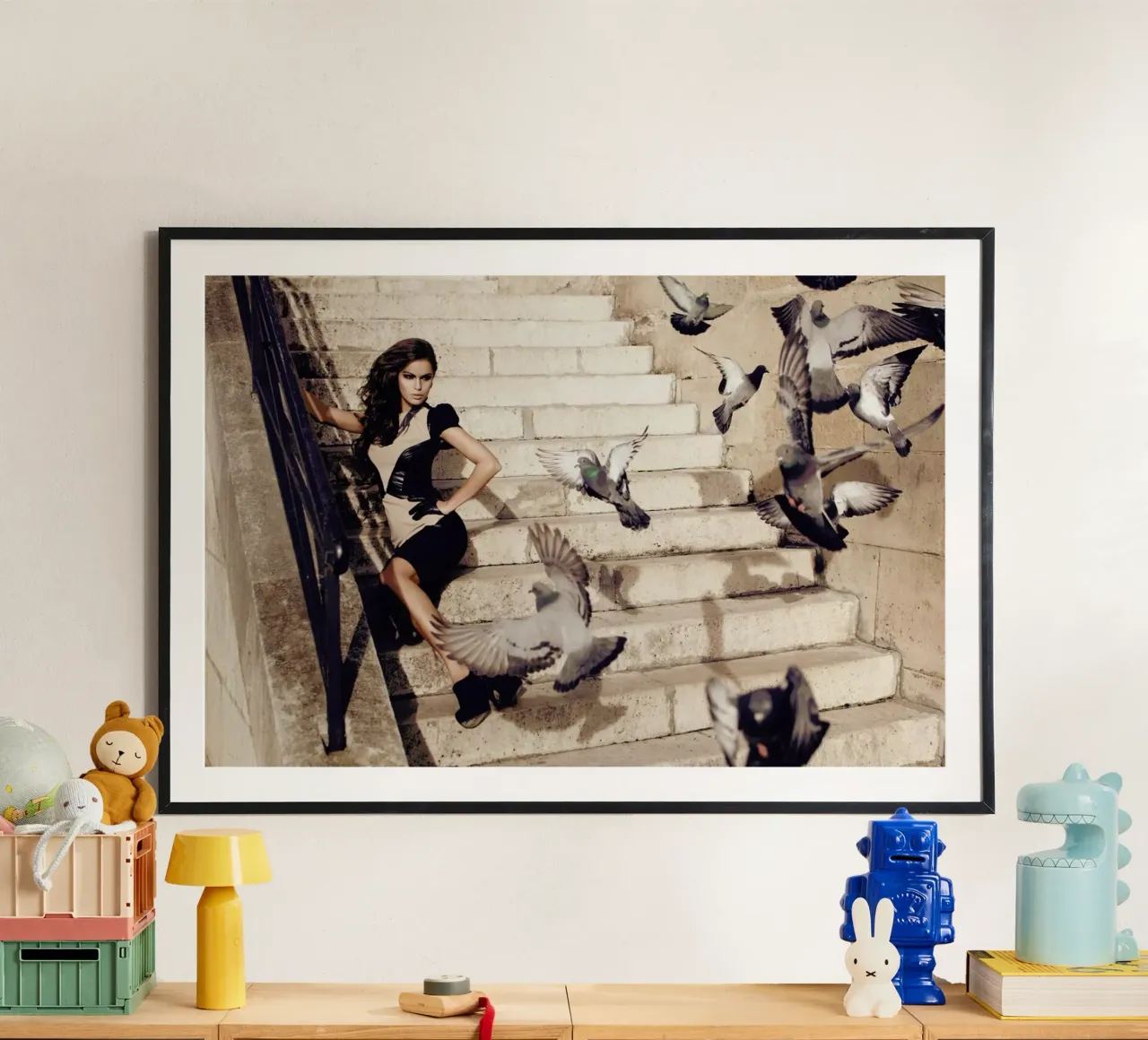 Doves in Paris poster con telaio in legno da Marie Bärsch