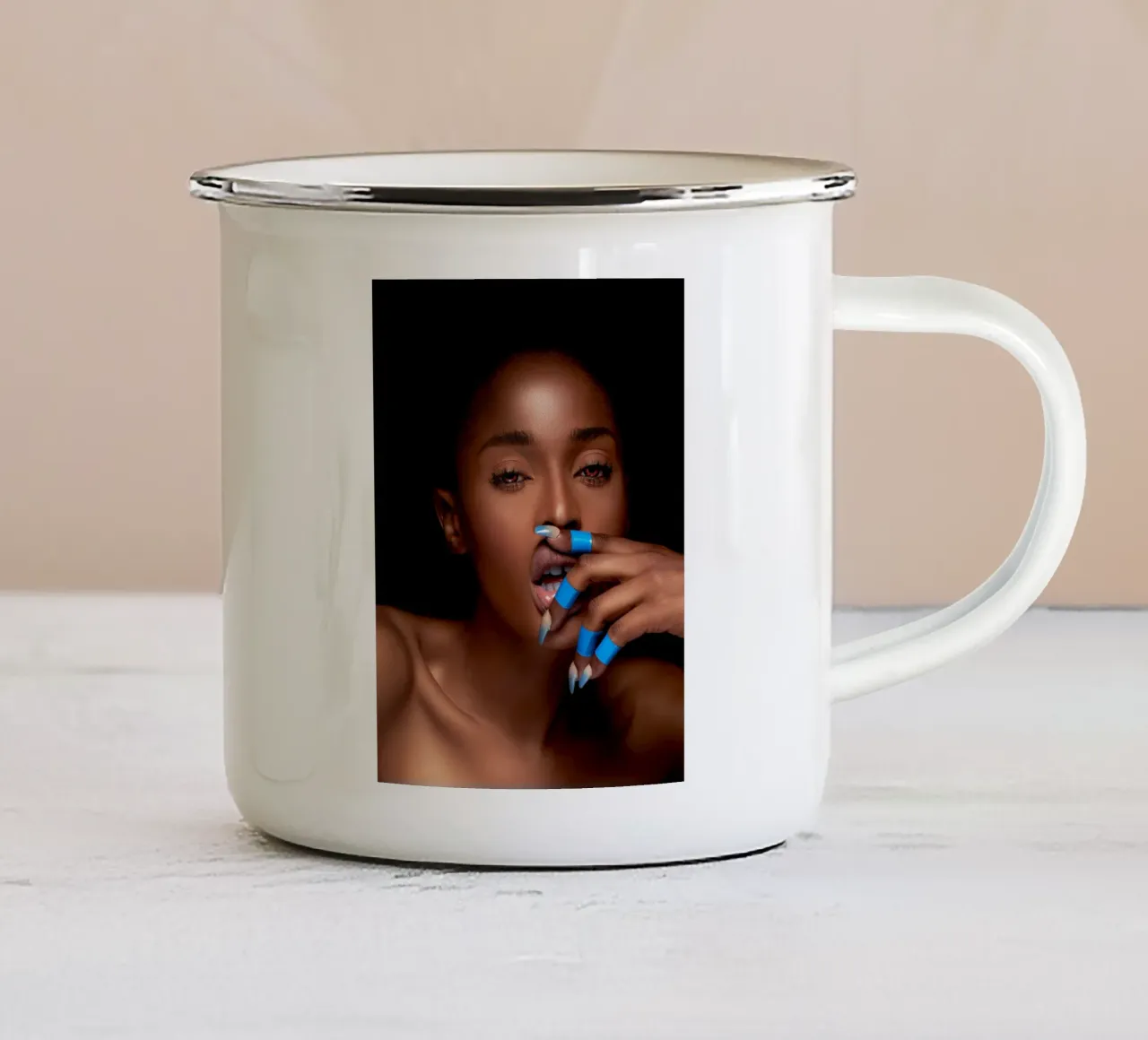Afro Rahma tazza in smalto da Mathudace Créas