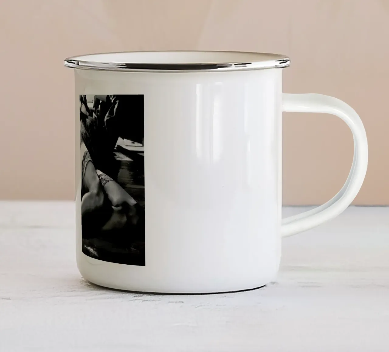 Used tazza in smalto da Efacts Photography
